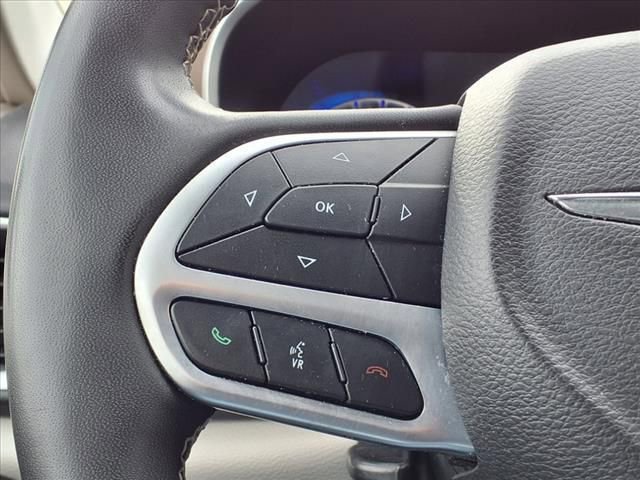 Used 2022 Chrysler Voyager LX FWD image 33