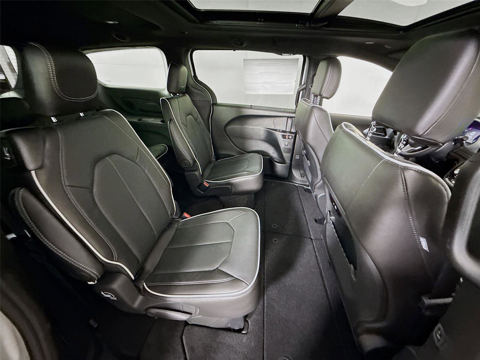 New 2026 Chrysler Pacifica Limited w/ Trailer Tow Group image 23