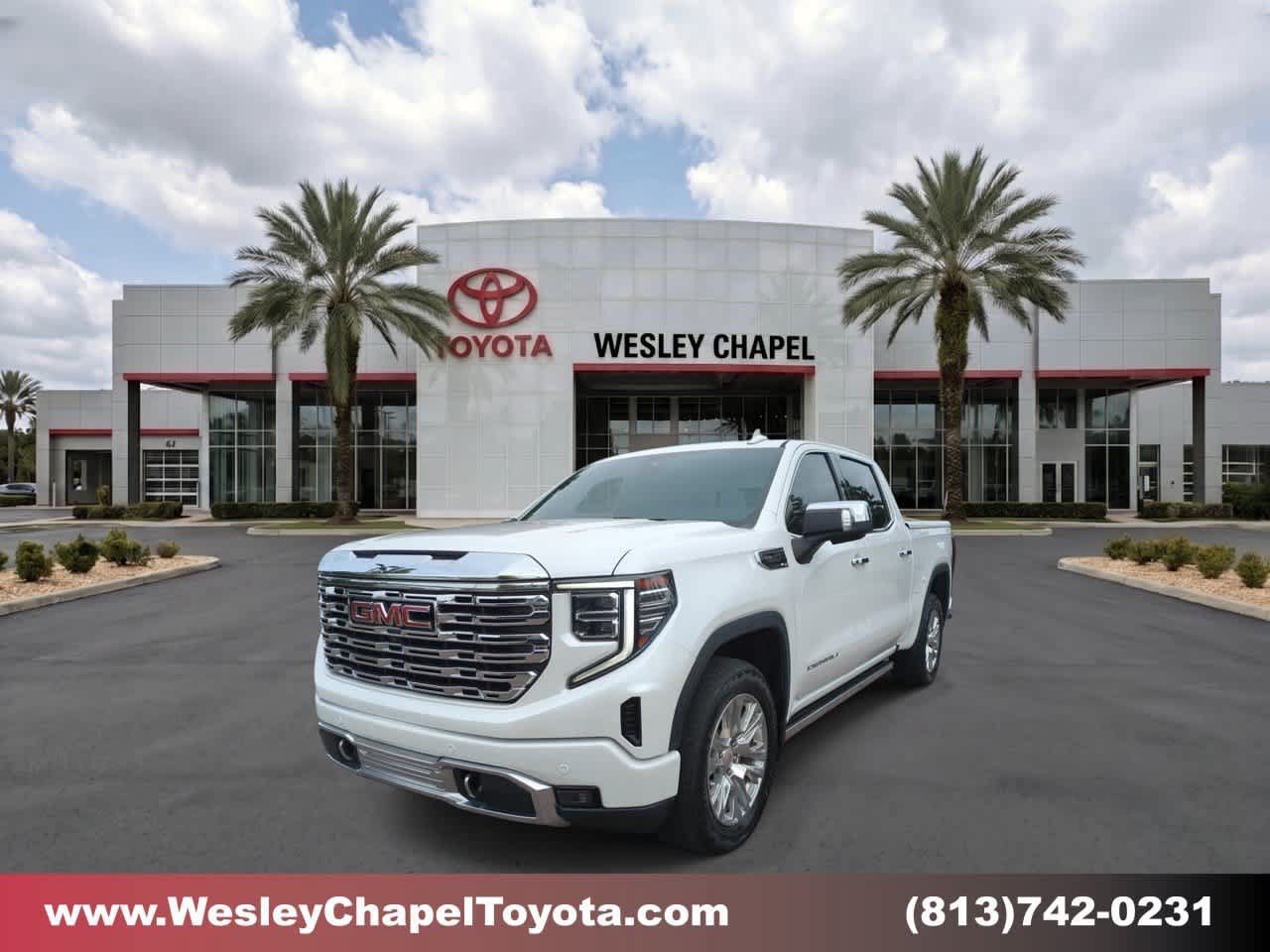 Used 2023 GMC Sierra 1500 Denali w/ Technology Package AWD/4WD image 1