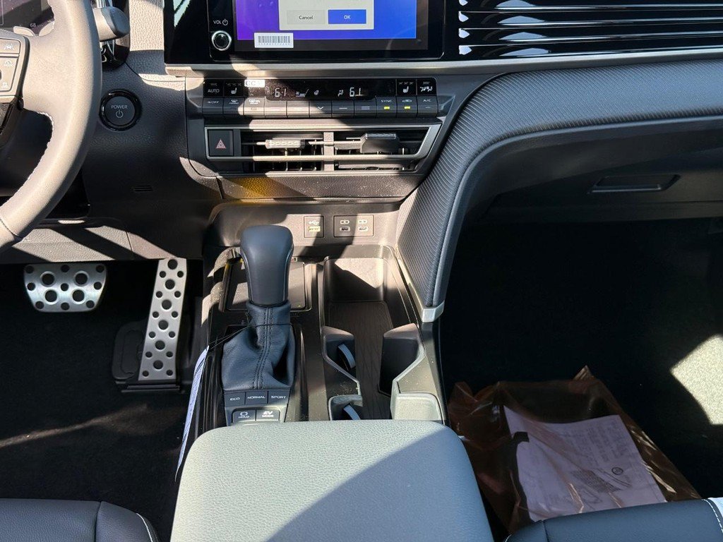 New 2026 Toyota Camry Hybrid w/ Convenience Package FWD image 11