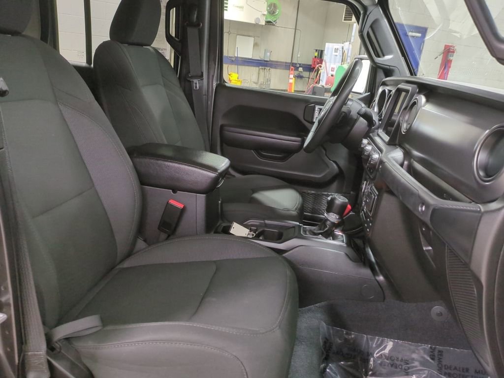 Used 2023 Jeep Gladiator Willys image 9