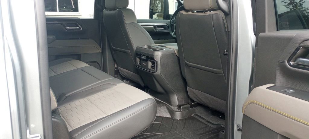 Used 2024 Chevrolet Silverado 2500 ZR2 w/ Technology Package image 16