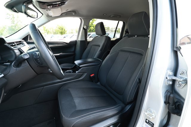 Used 2023 Jeep Grand Cherokee L Laredo RWD image 24