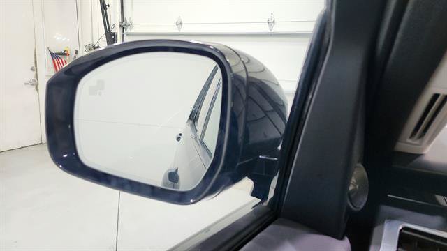 Used 2024 Land Rover Discovery S AWD/4WD image 13