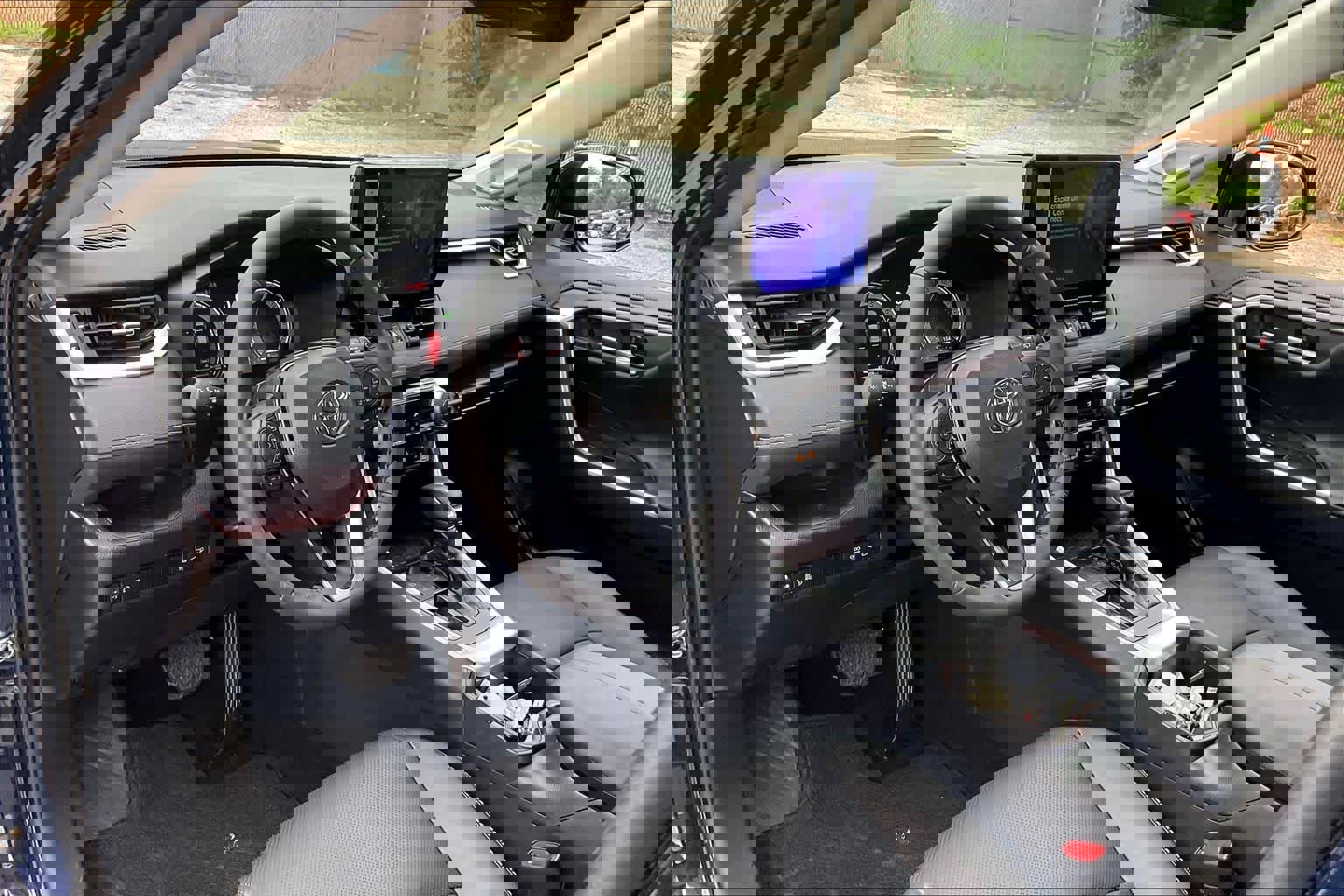 Used 2025 Toyota RAV4 Limited image 18