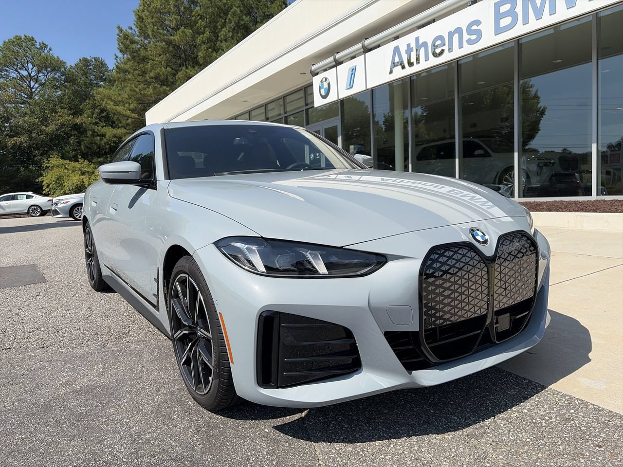 Used 2026 BMW i4 eDrive40 w/ M Sport Package RWD image 1