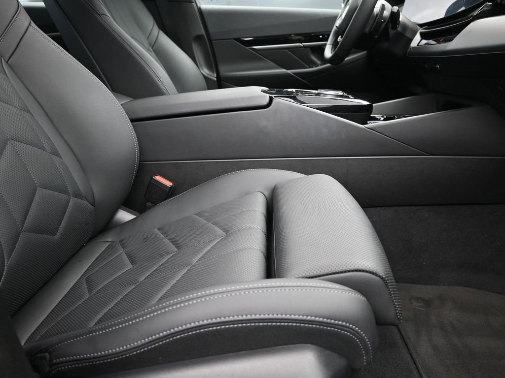 Certified 2024 BMW 530i xDrive image 25