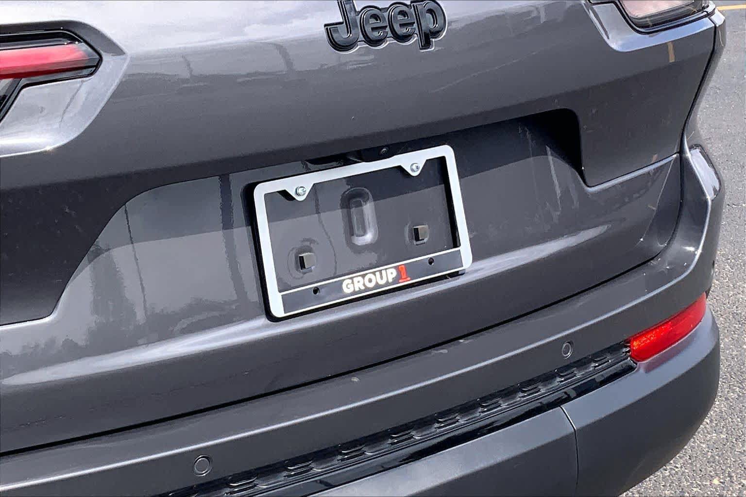 Used 2025 Jeep Grand Cherokee L Laredo AWD/4WD image 31