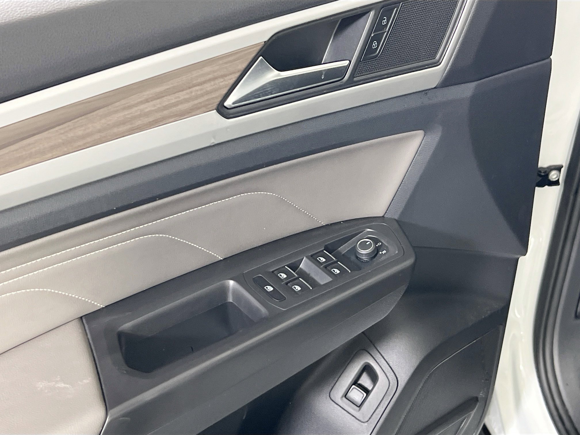 Used 2023 Volkswagen Atlas SEL image 18