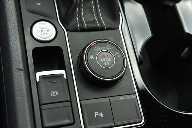 Certified 2023 Volkswagen Atlas SE w/ Black Wheel Package image 17