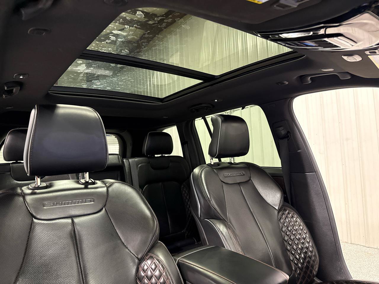 Used 2023 Jeep Grand Cherokee Summit w/ Luxury Tech Group V AWD/4WD image 24