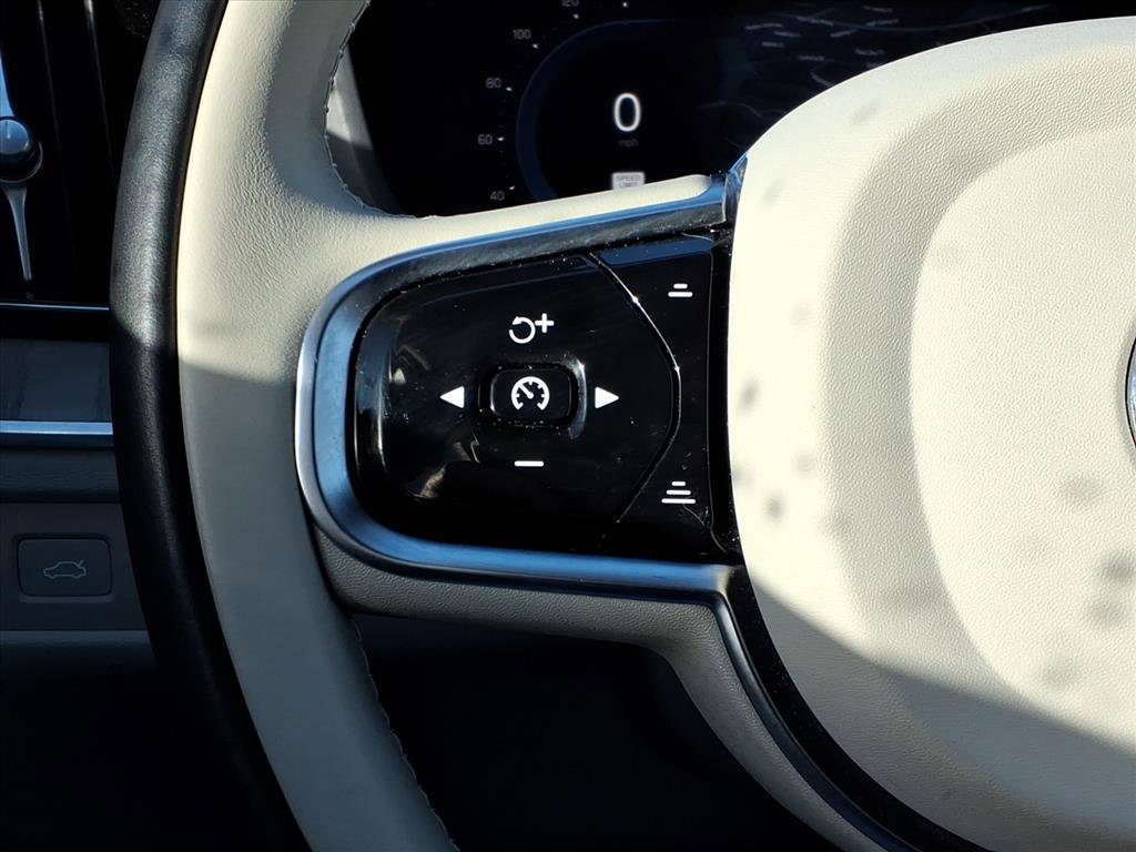 Certified 2023 Volvo XC60 B5 Plus w/ Protection Package Premier image 26