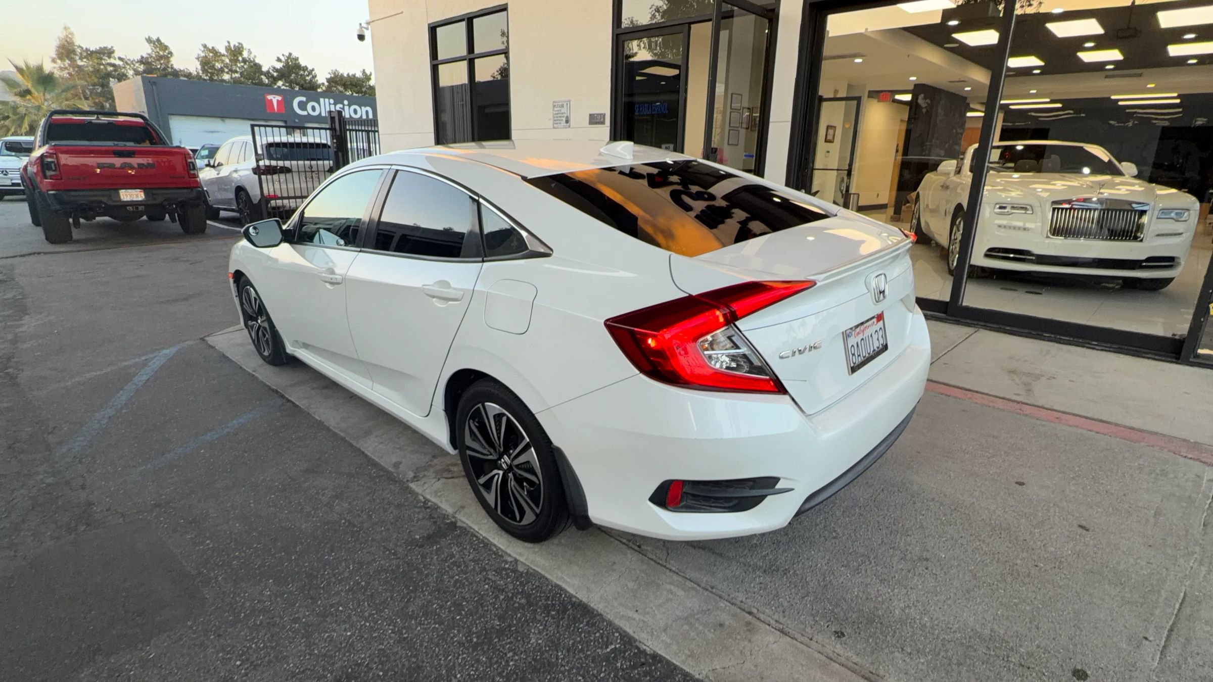 Used 2017 Honda Civic EX-T image 4