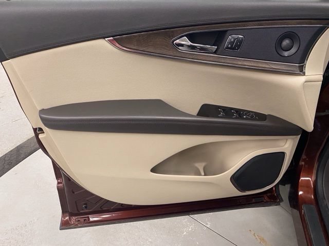 Used 2016 Lincoln MKX Reserve w/ Equipment Group 102A AWD/4WD image 25