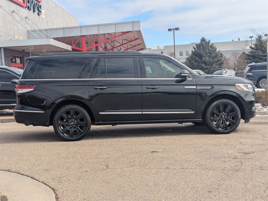 Used 2022 Lincoln Navigator L Reserve image 2