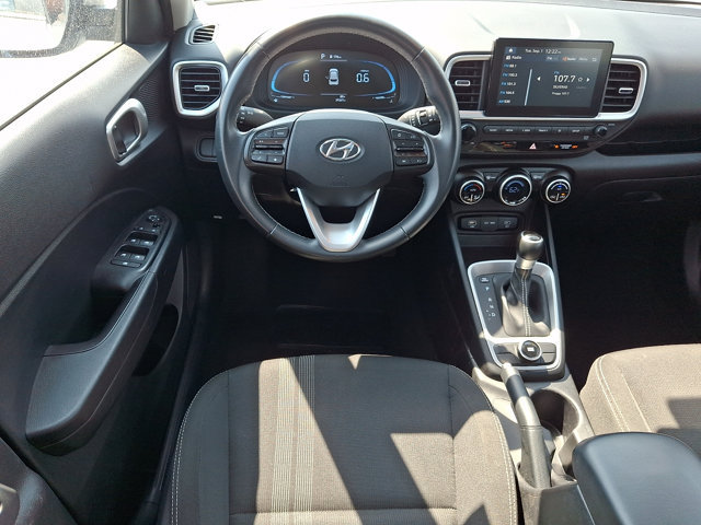 Certified 2025 Hyundai Venue SEL FWD image 11