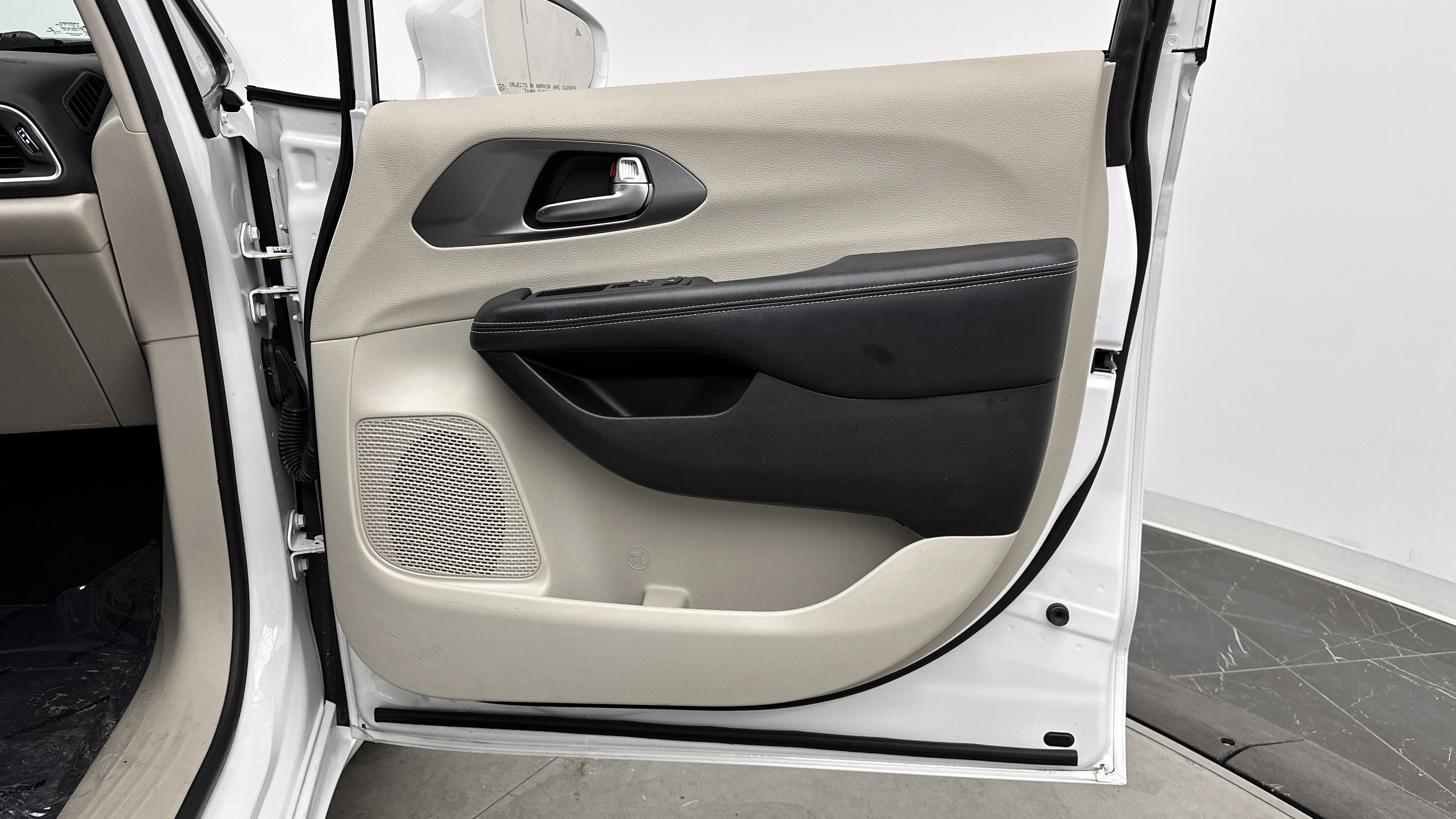 Used 2022 Chrysler Pacifica Touring-L FWD image 29