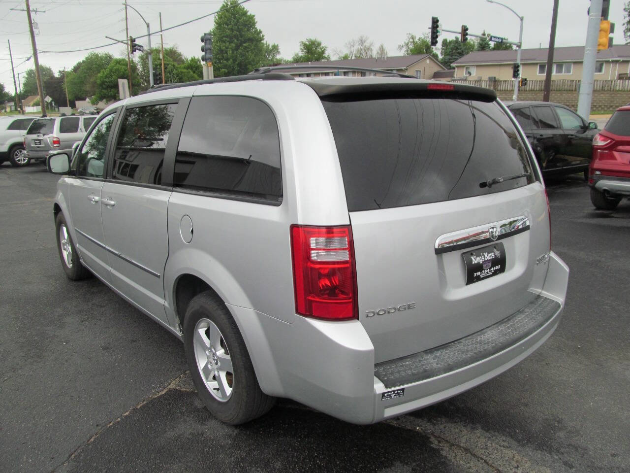 Used 2010 Dodge Grand Caravan SXT FWD image 3