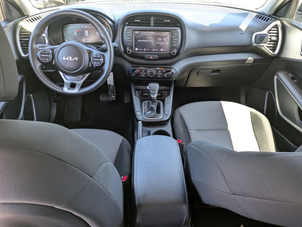 Certified 2023 Kia Soul LX w/ LX Technology Package FWD image 13