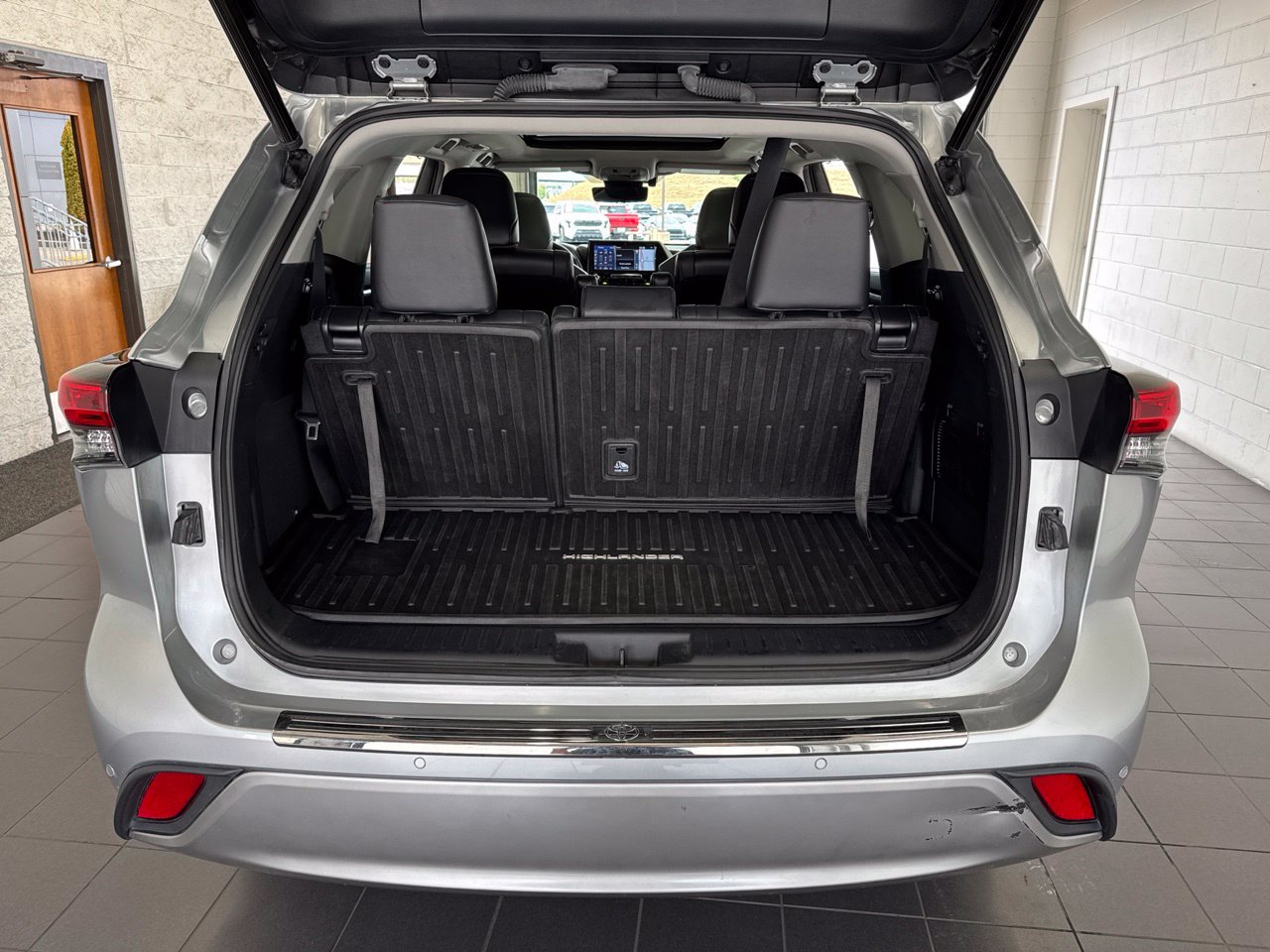 Used 2021 Toyota Highlander Platinum AWD/4WD image 10