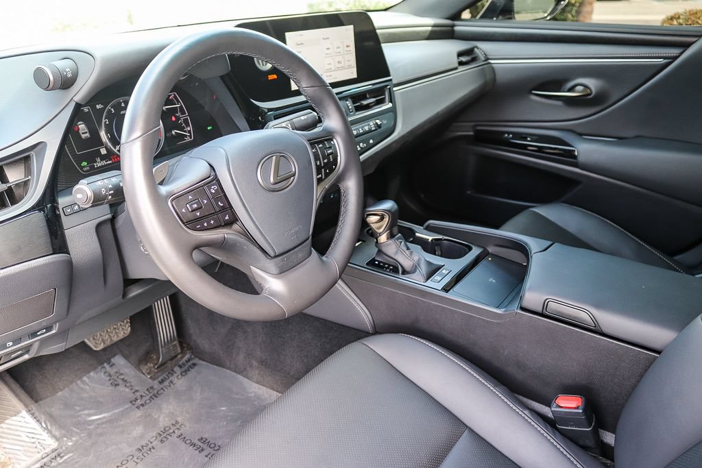 Used 2025 Lexus ES 300h w/ Premium Package FWD image 17