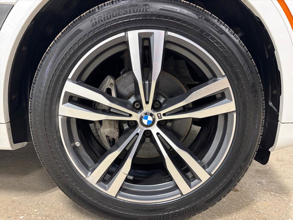 Used 2021 BMW X7 xDrive40i w/ M Sport Package image 11