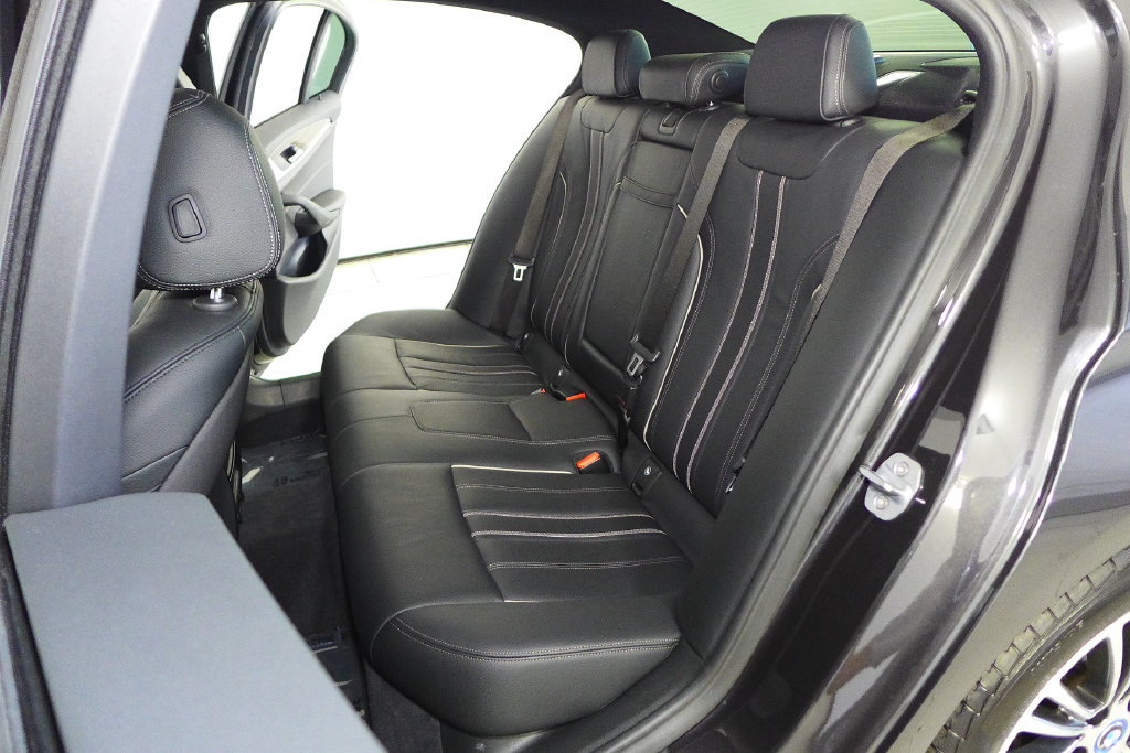 Used 2018 BMW 530e w/ Premium Package 2 RWD image 21