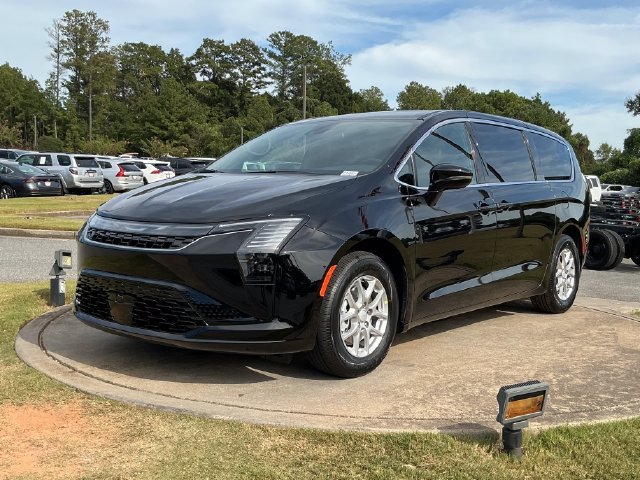 New 2027 Chrysler Pacifica Select FWD image 3