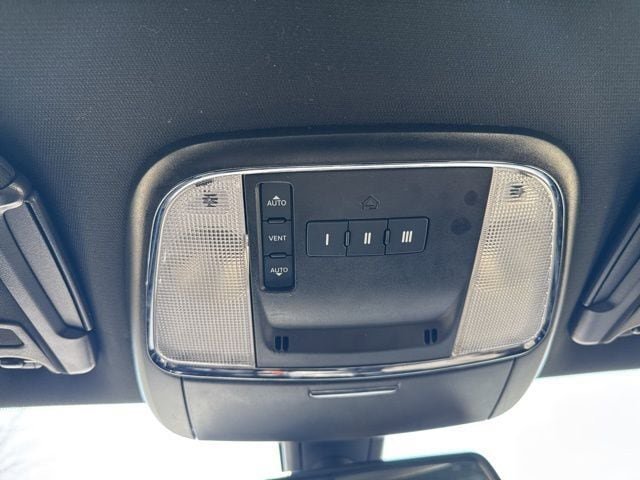 Used 2022 Dodge Charger R/T w/ Blacktop Package RWD image 31