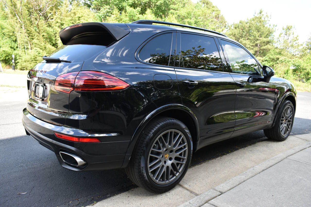 Used 2018 Porsche Cayenne Platinum Edition AWD/4WD image 3