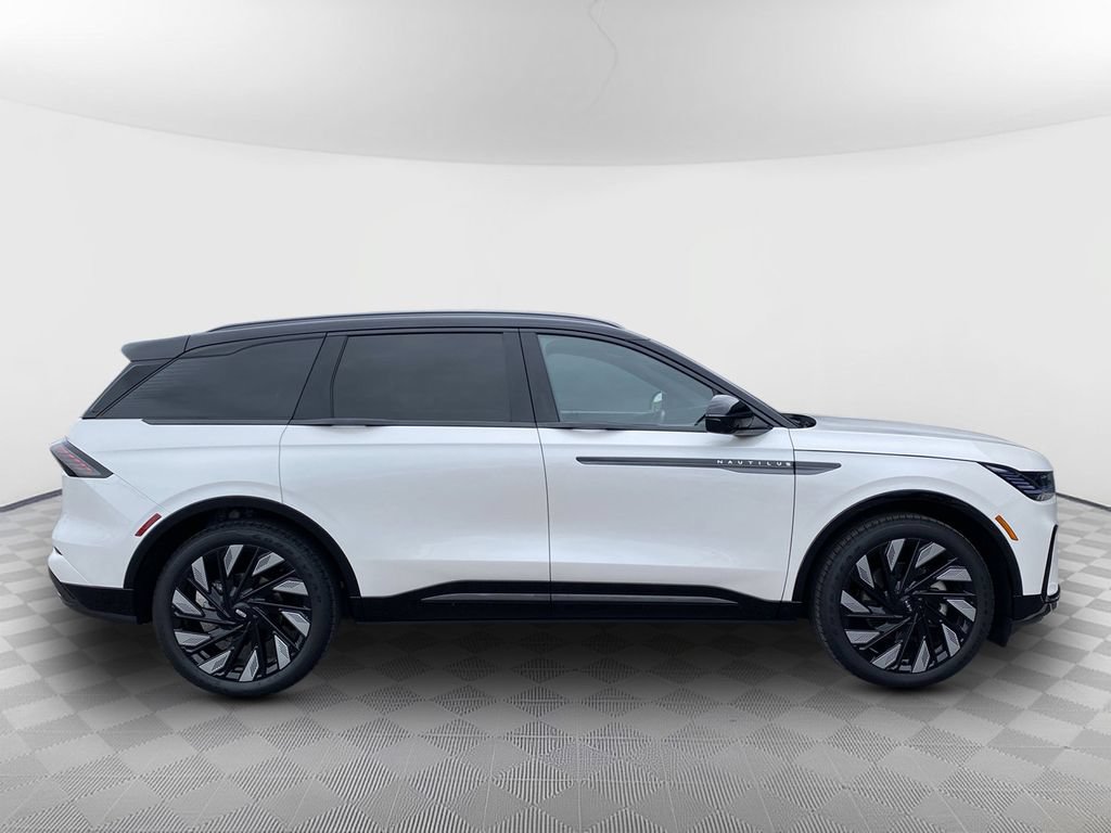 Used 2025 Lincoln Nautilus Reserve AWD/4WD image 10