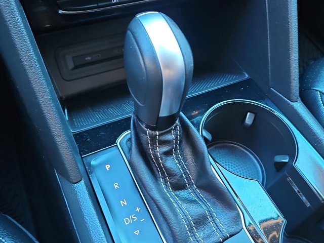 Used 2023 Volkswagen Atlas SEL R-Line image 12