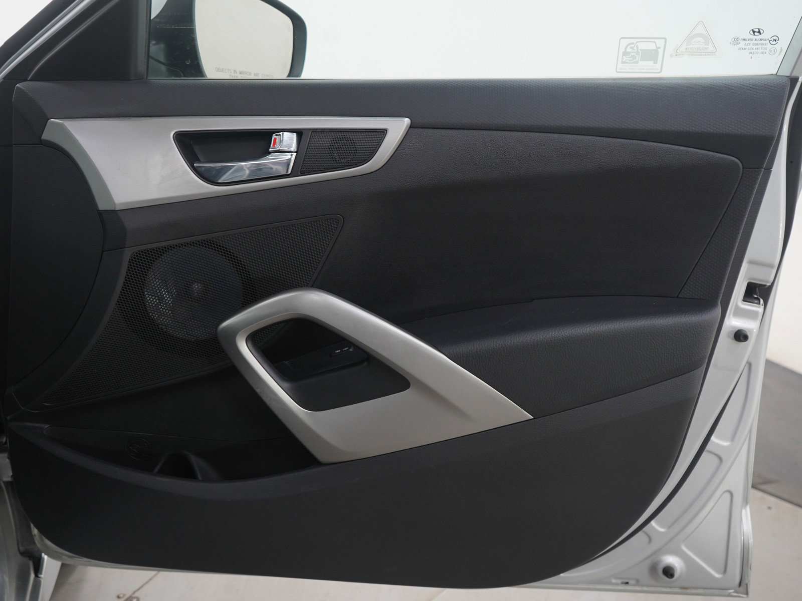 Used 2015 Hyundai Veloster image 11