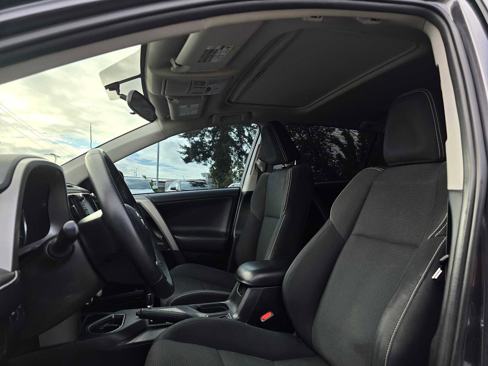 Used 2016 Toyota RAV4 XLE image 21