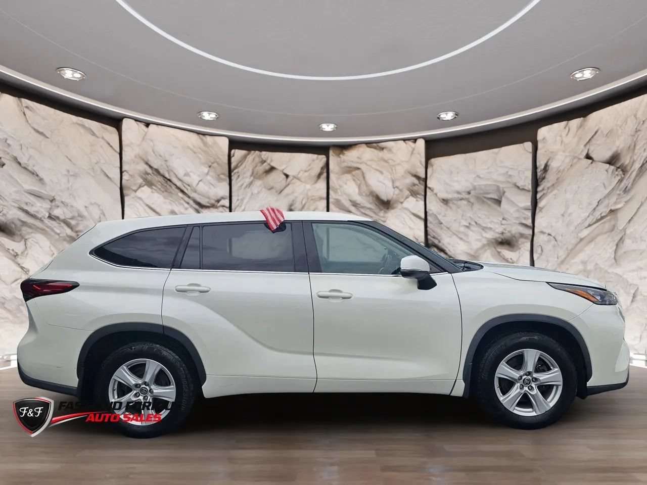Used 2020 Toyota Highlander L AWD/4WD image 5