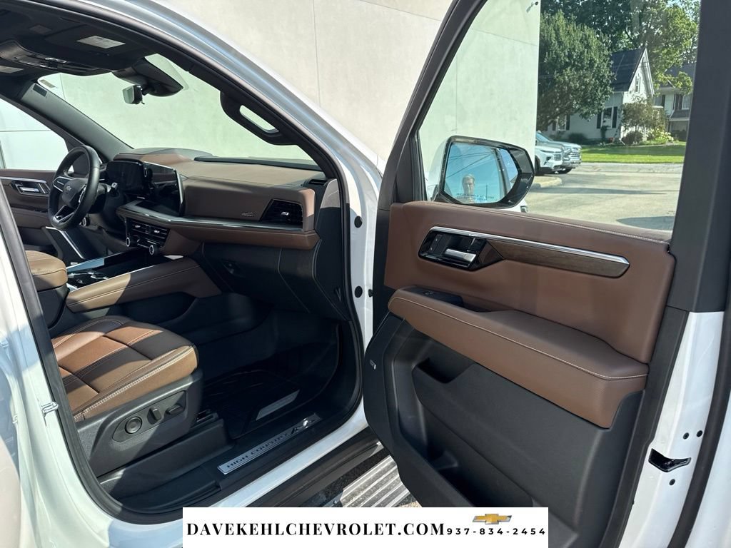 Used 2025 Chevrolet Suburban High Country AWD/4WD image 28