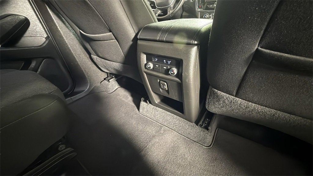 Used 2023 Chevrolet Traverse LT image 30
