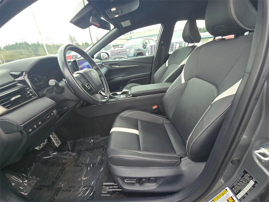 Used 2025 Toyota Camry SE image 15