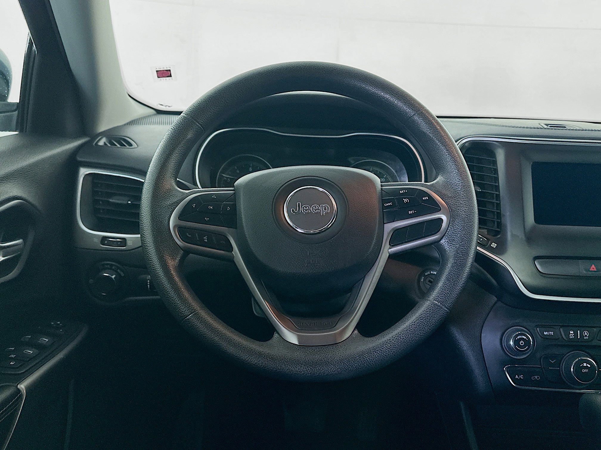 Used 2021 Jeep Cherokee Latitude image 18