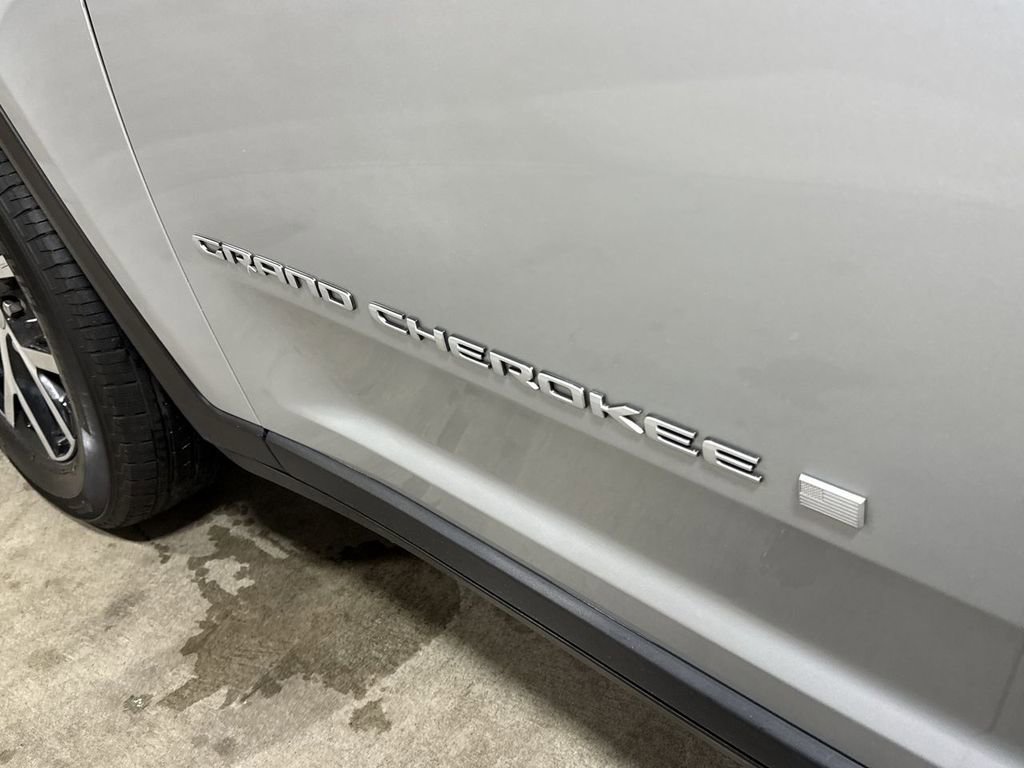 Used 2024 Jeep Grand Cherokee Limited image 27