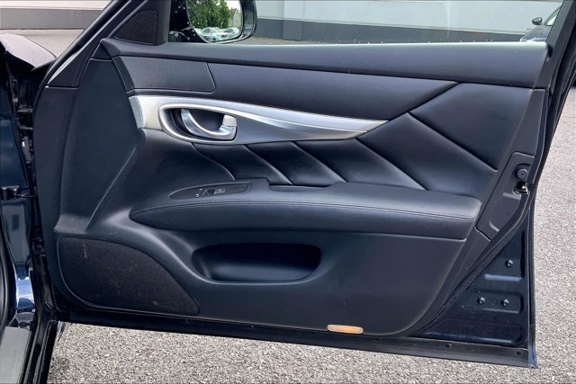 Used 2018 INFINITI Q70 Luxe AWD/4WD image 24
