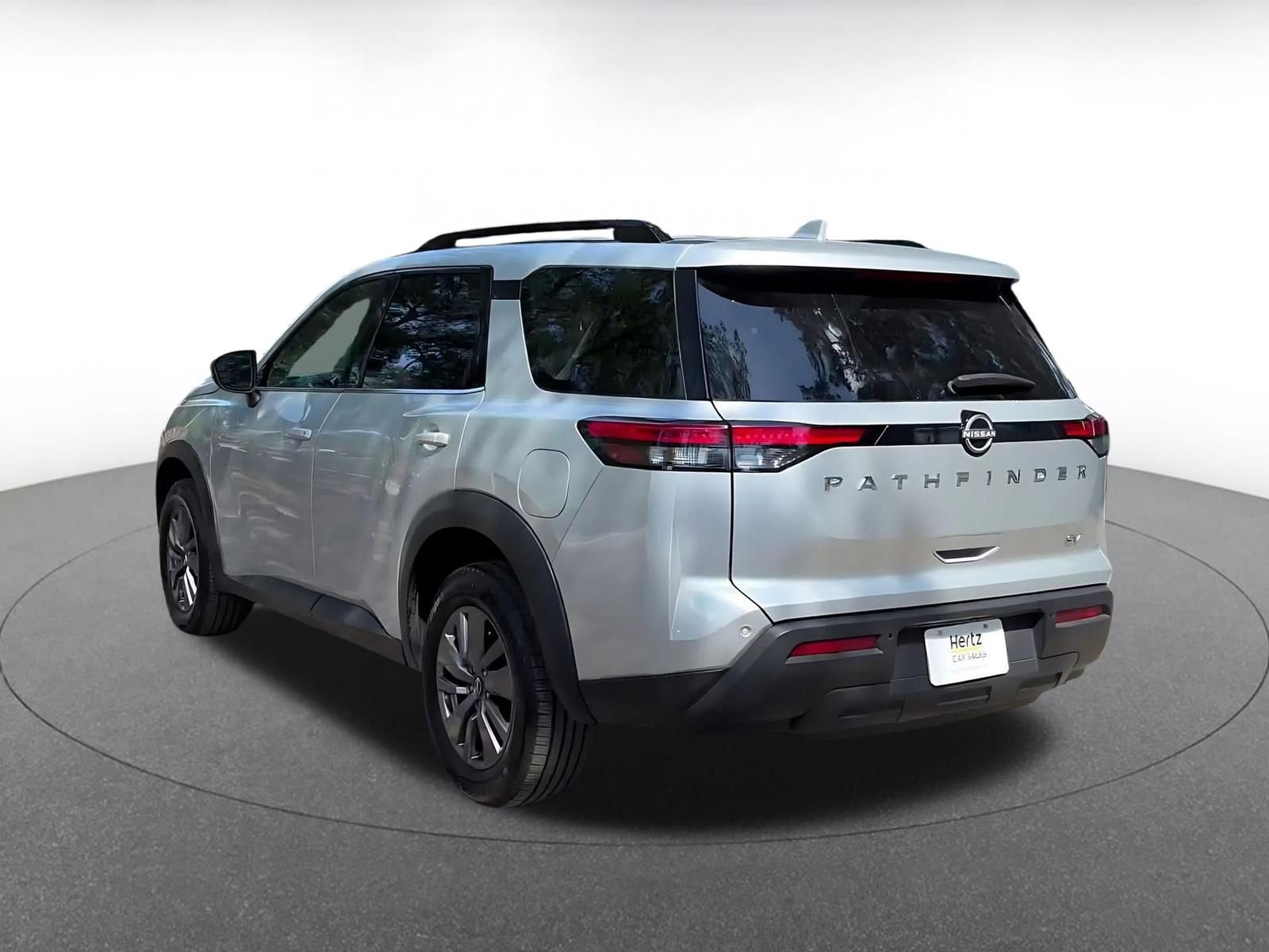 Used 2024 Nissan Pathfinder SV image 11