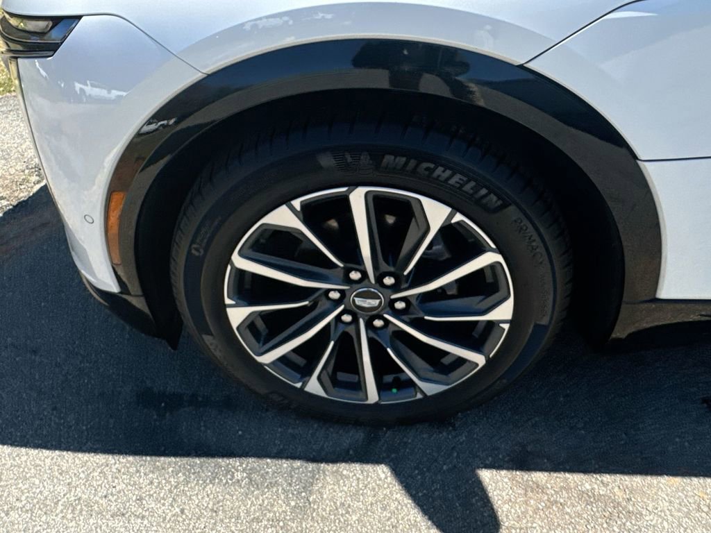 Used 2024 Cadillac Lyriq Sport image 12