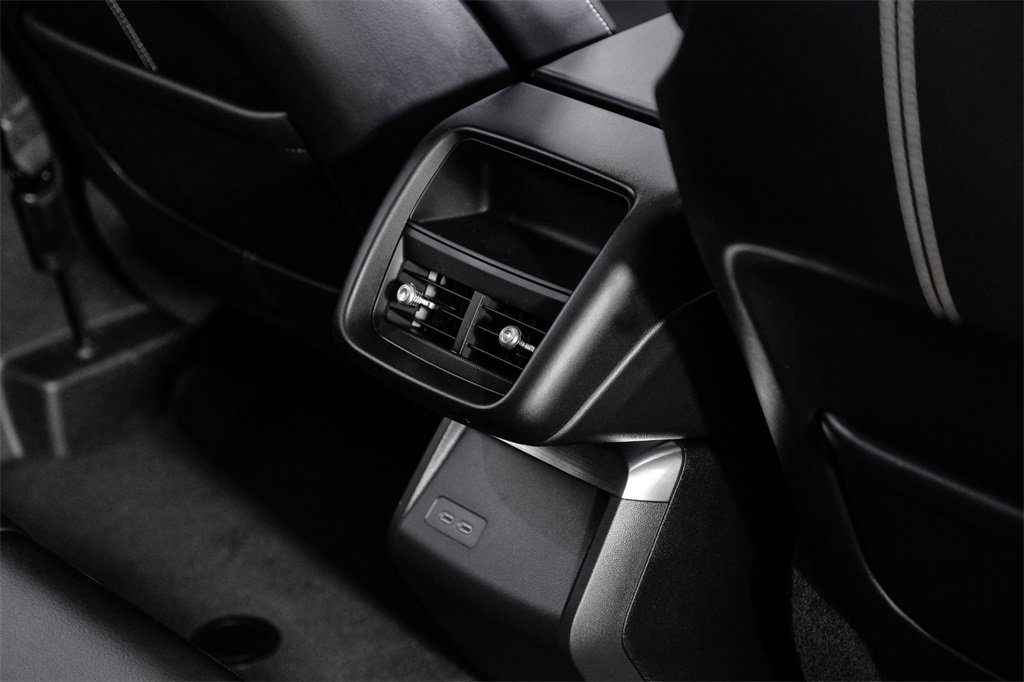 Used 2024 Cadillac Lyriq Luxury image 36