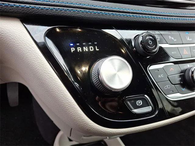 Certified 2021 Chrysler Pacifica Touring-L image 12