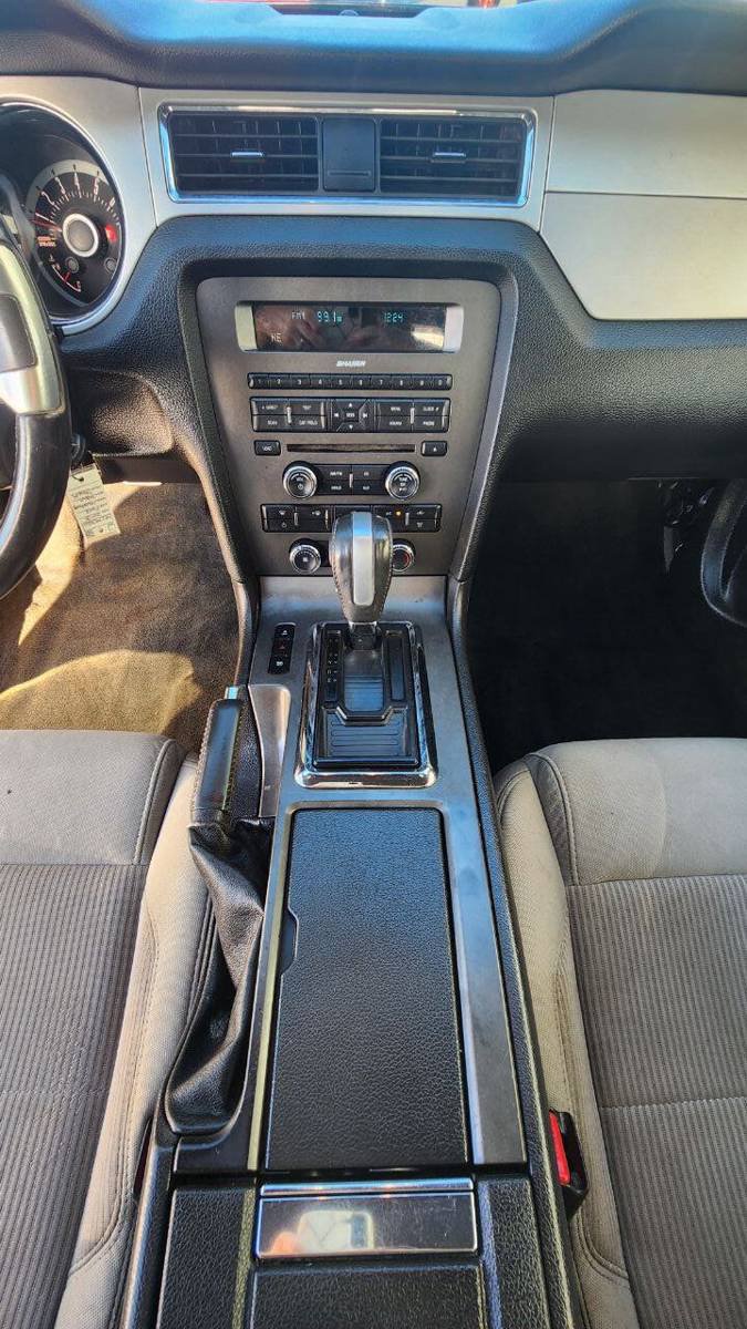 Used 2013 Ford Mustang Premium RWD image 13