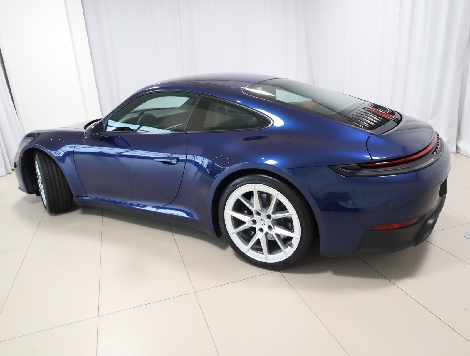 Used 2025 Porsche 911 Carrera RWD image 3