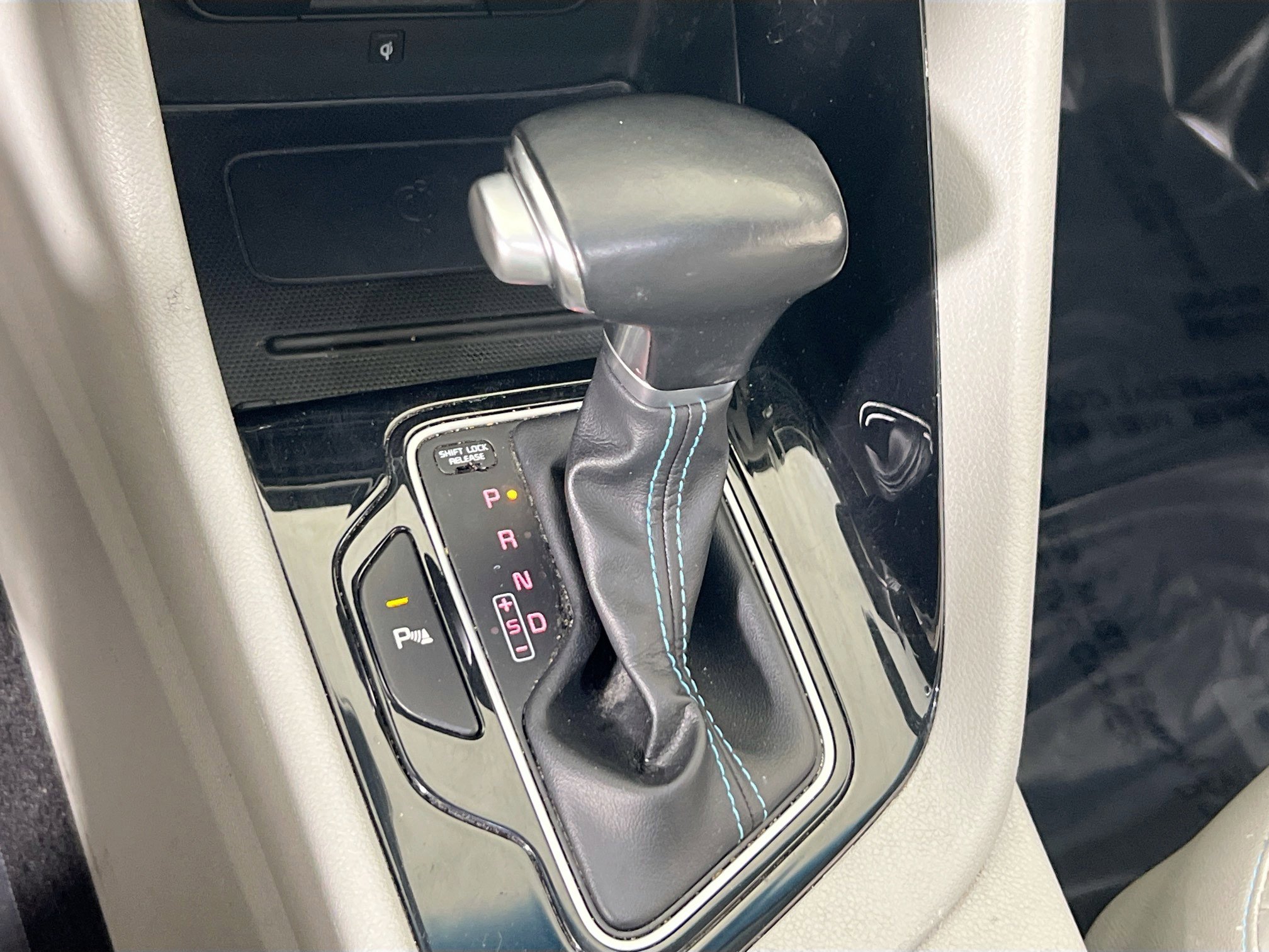 Used 2019 Kia Niro Touring image 16