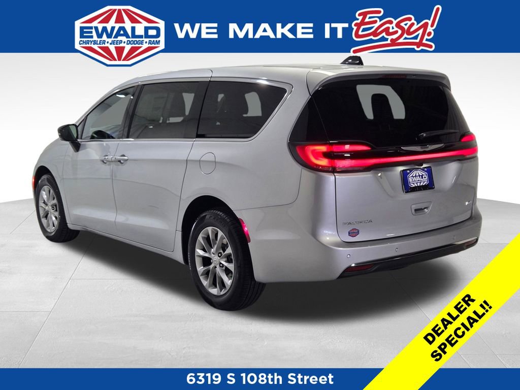 New 2026 Chrysler Pacifica Select AWD/4WD image 13