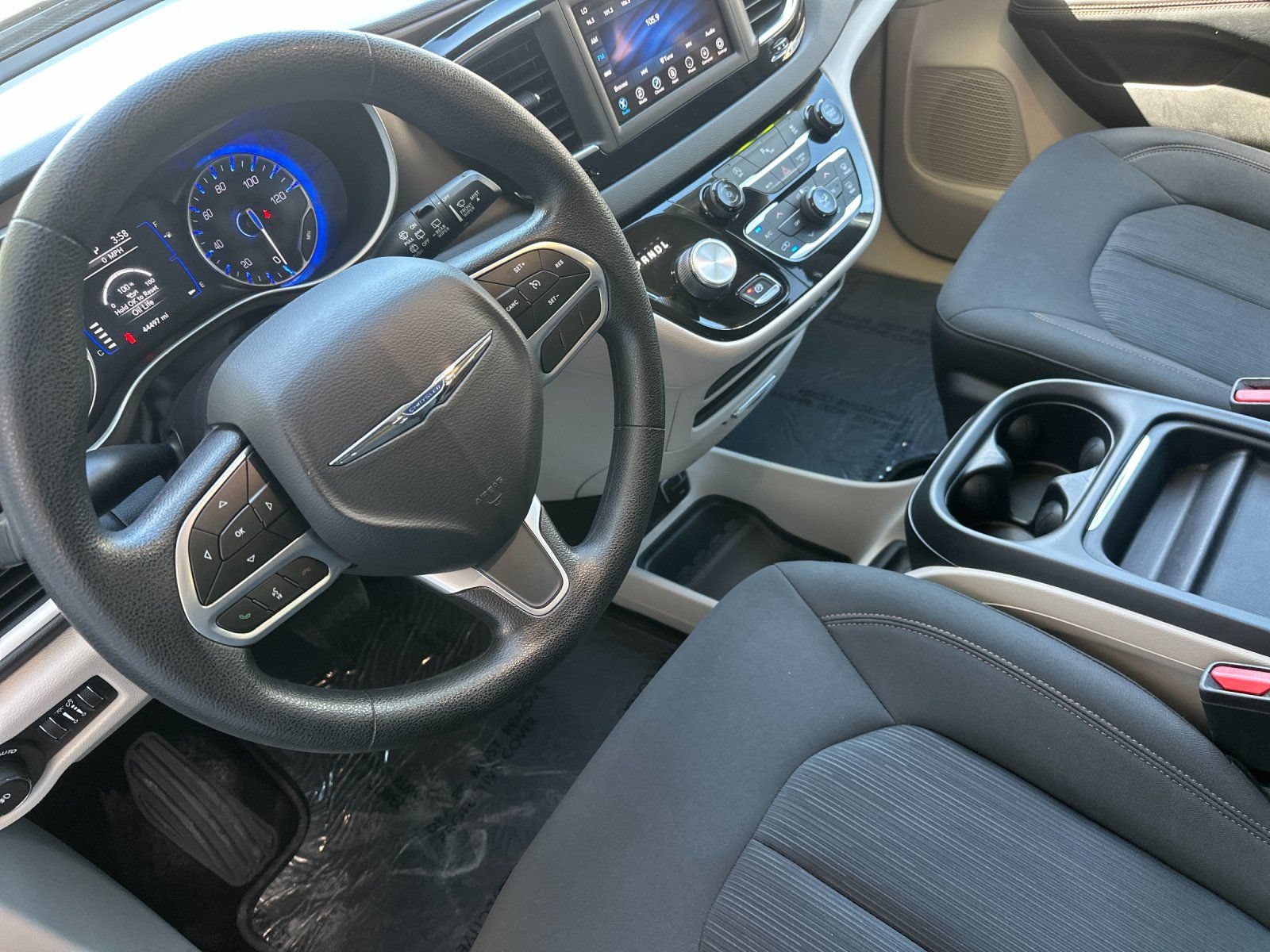 Used 2019 Chrysler Pacifica Touring Plus w/ Tire & Wheel Group FWD image 10